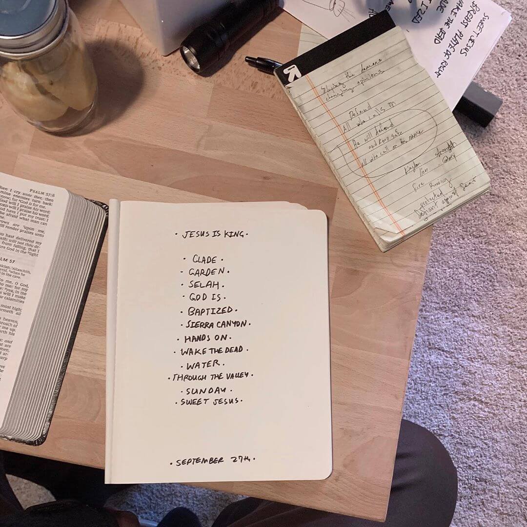 Postingan daftar lagu album Jesus is King yang diunggah Kim Kardashian di Instagram